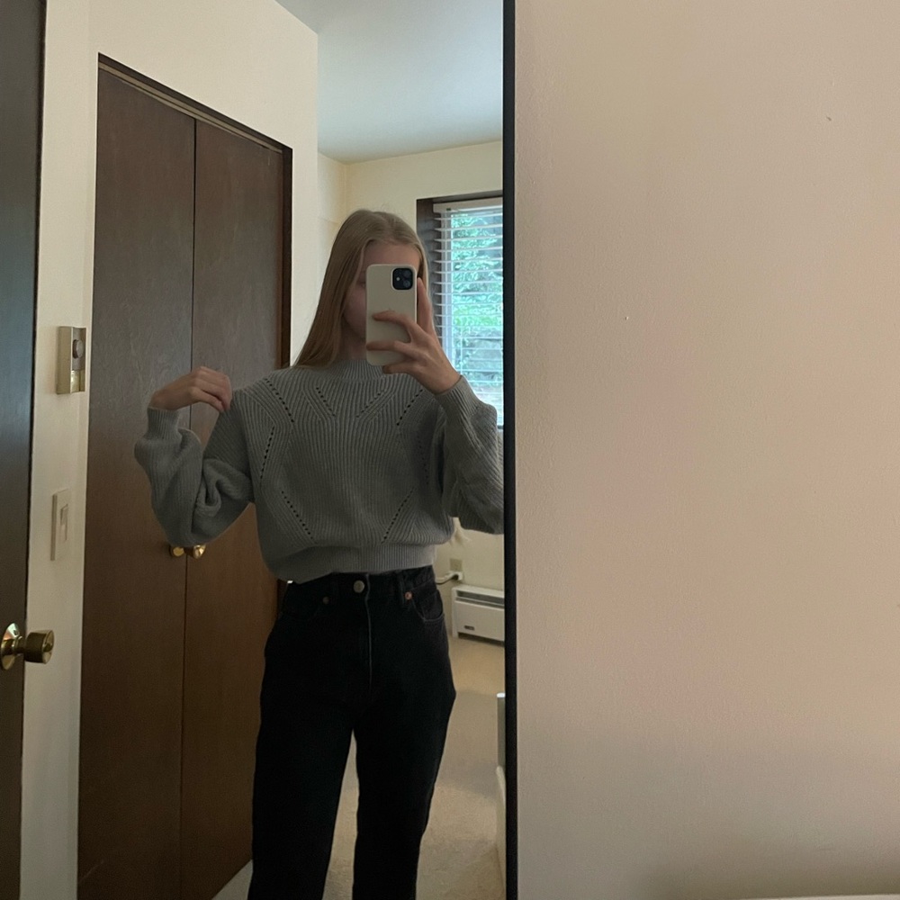 Grey cropped sweater